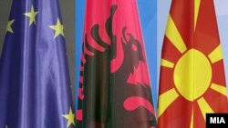 Илустрација - Знамињата на ЕУ, Албанија и Северна Македонија