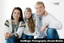 Андрій Шевченко разом із дружиною Ганною Гомонай та донькою Марічкою