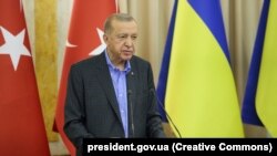 Туреччина відкриває пункт пропуску на кордоні з Сирією, щоб забезпечити «безпечне та добровільне» повернення мільйонів сирійських мігрантів, зазначив Реджеп Тайїп Ердоган
