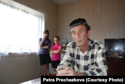 Прохазкова Петрина Нохчийчохь бевзина хиллачу доьзалех цхьаннен хIусамехь