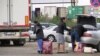 Türkmenistan bilen Özbegistanyň arasyndaky gümrük nokady. Arhiw suraty