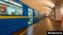У пресслужбі уточнили, що на станції метро «Вирлиця» пасажир потрапив під поїзд (фото архівне)
