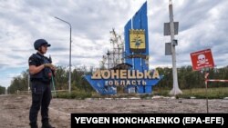 Ілюстраційне фото. Український військовослужбовець-сапер на адміністративній межі між Харківською і Донецькою областями після звільнення ЗСУ цієї території від військ РФ, 20 вересня 2022 року