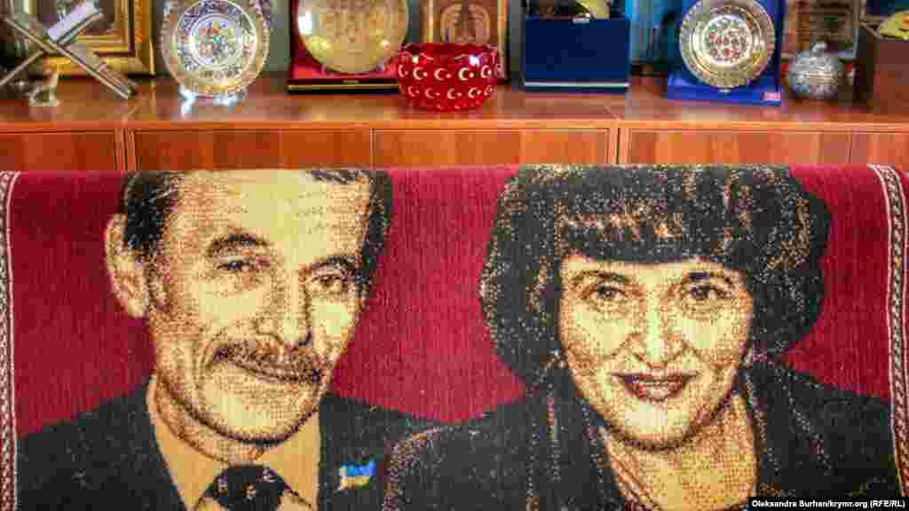 Kilimde Mustafa ve Safinar Cemilevlerniñ resimleri toqulğan