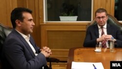 Зоран Заев и Христијан Мицкоски на средба во Владата