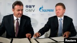 Керівники австрійською OMV Ґерхард Ройс (л) і російського «Газпрому» Олексій Міллер