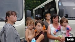 Как считают специалисты, в постконфликтный период женщины стремятся к объединению в группы, поскольку нуждаются во взаимной поддержке в большей степени, чем мужчины