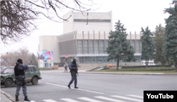 Озброєні люди на вулицях Луганська, 21 листопада 2017 року