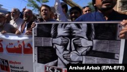 پاکستانیو خبریالانو په تېر یو نیم کال کې د محدودیتونو او سېنسرشېپ ضد احتجاجونه کړي