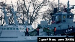 Українські військові кораблі в порту Керчі. 26 листопада 2018 року