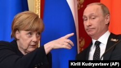 Анґела Меркель, Володимир Путін, архівне фото