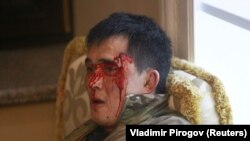 Перша спецоперація тривала протягом ночі. Постраждали 52 особи, один спецпризначенець загинув від вогнепальної зброї