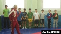 Мәктәптә физкультура дәресе