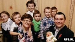 36 жаштагы Давыдова 21-январда үйүнөн камакка алынган эле. Анын жети баласы бар.