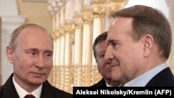 Віктор Медведчук (праворуч) та президент Росії Володимир Путін. Московська область, листопад 2017 року