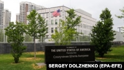 Зранку 20 листопада посольство США в Україні повідомило, що отримало «конкретну інформацію» про можливу значну російську повітряну атаку, через це представництво було закритим