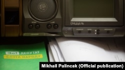 Позивач просить суд визнати протиправною бездіяльність Мін’юсту щодо нездійснення контролю за діяльністю партії «Слуга народу»