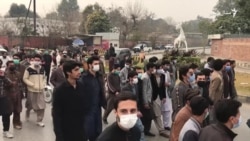 په پېښور کې د انلاین امتحانو لپاره د زده کوونکو مظاهرې