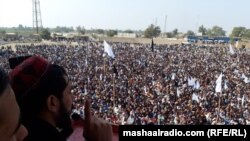آرشیف، منظور احمد پشتین رهبر جنبش تحفظ پشتونها حین سخنرانی به هواداران این جنبش در پاکستان. ۱۳ جنوری ۲۰۱۹