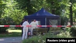 Німецькі слідчі обшукують місце, де був застрелений Зелімхан Хангошвілі, Берлін, 23 серпня 2019 року