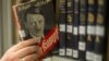 Старое издание книги Адольфа Гитлера "Майн кампф" 