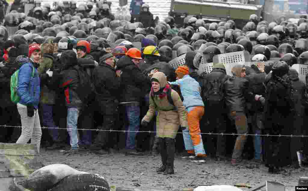 22 січня. На Майдані від вогнепального поранення загинуло двоє людей. Пізніше з&rsquo;ясувалося, що загиблі &ndash; Сергій Нігоян та Михайло Жизневський.