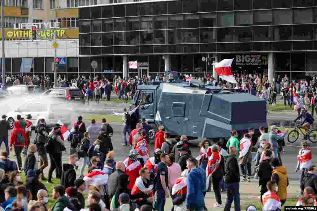 Проти протестувальників застосовували водомети