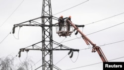У компанії заявляють про роботу в посиленому режимі над відновленням розподілу електроенергії
