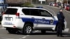 Polijski službenik i automobil, ilustrativna fotografija