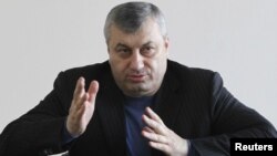 Юрий Дзиццойты уверен, что экс-президент Кокойты по-прежнему удерживает контроль над действующими органами власти