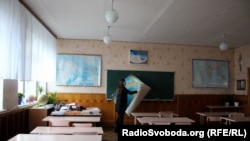 Центр екстреної медицини та медицини катастроф повідомив, що отруїлися 75 учнів