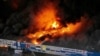 Vedere din dronă a centrului comercial Marywilska 44 care arde în timpul unui incendiu masiv în Varșovia. Polonia, 12 mai 2024. 