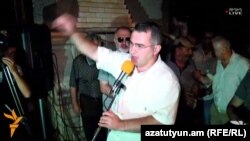 «Ժառանգության» փոխնախագահ Արմեն Մարտիրոսյանը ելույթ է ունենում Խորենացու փողոցում: 23-ը հուլիսի, 2016 թ․