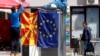 Надвор „блескави“, внатре нереформирани