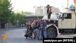 «Սասնա ծռեր»-ը Ոստիկանության ՊՊԾ գնդի տարածքում, 22-ը հուլիսի, 2016թ.