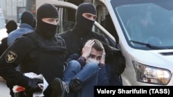 Задержание граждан в один из предыдущих дней протестов против результатов президентских выборов 9 августа. Минск, 20 сентября 2020 года.