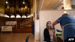 За словами глави МОЗ Австралії, останні дослідження свідчать про більш високий ризик виникнення синдрому тромбоцитопенії у віковій групі 50-59 років