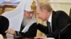 Володимир Путін (праворуч) і Московський патріарх Кирило (Володимир Гундяєв). Архівна світлина