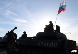 Бойовики угруповання «ДНР» біля Старобешева. Лютий 2015 року