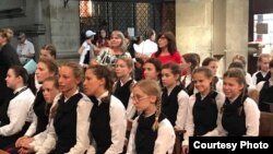 Учасники хору в очікуванні виступу у Флоренції