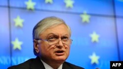 Հայաստանի ԱԳ նախարար Էդվարդ Նալբանդյանը ասուլիս է տալիս Բրյուսելում՝ Եվրամիության կենտրոնակայանում, արխիվ