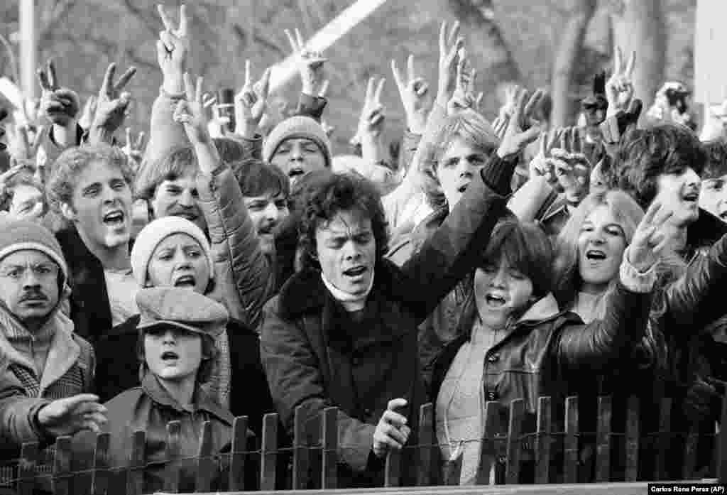 14 сьнежня 1980 людзі сабраліся на акцыю памяці Джона Ленана ў Цэнтральным парку ў Нью-Ёрку. 