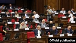 Ազգային ժողովի ոչ իշխանական խմբակցությունները խորհրդարանի նիստի ժամանակ, արխիվ