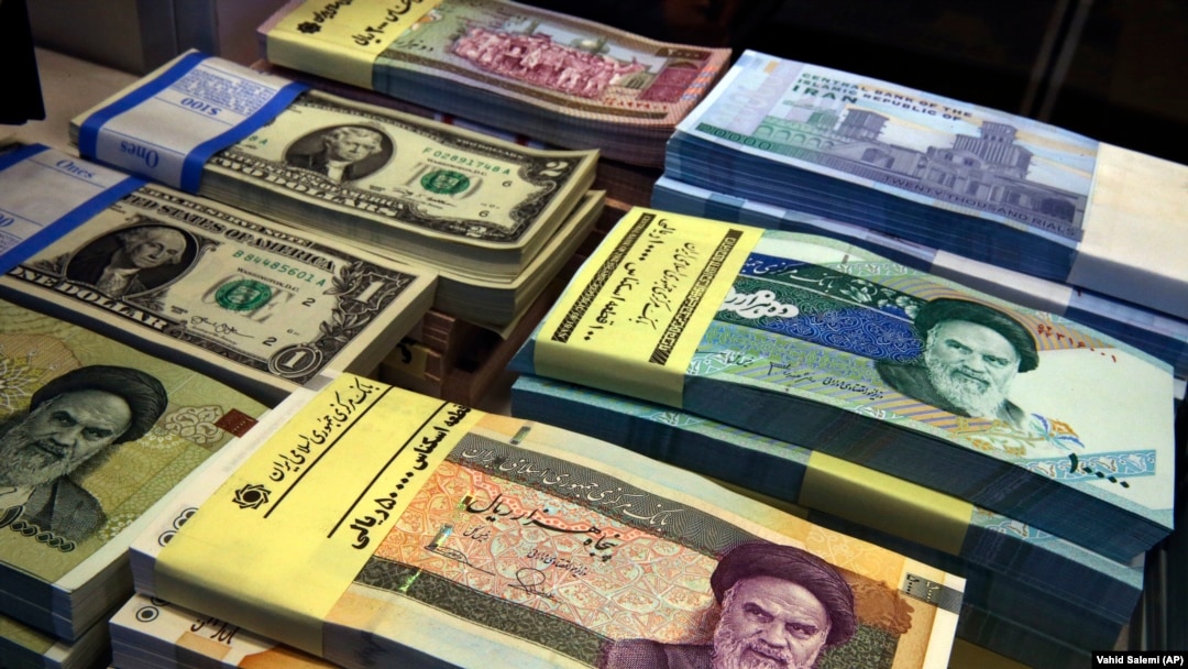 تاثیرات اقتصادی کشورهای همسایه بر ولایات مرزی، کاهش بانک نوت‌های افغانی و بی‌توجهی اداره‌های مربوطه سبب شده تا داد و ستد با ارزهای خارجی در این ولایت‌ها افزایش یابد.