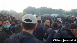 Ўзбекистонга жўнатилишини кутиб, Россиядаги чодир шаҳарчада яшаётган муҳожирлар.