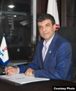 مجید مسلط، متولد ۱۳۴۷، مدیرعامل شرکت آتبین ایستا