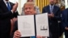 Трамп Жапонияга жана Казакстанга бажы тарифин көтөрүү тууралуу кат жиберди 