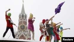 Pussy Riot панк-рок төркеме Мәскәү Кремле янында