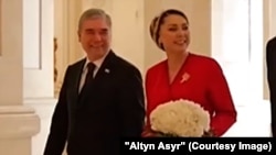 Qurbanqulu Berdiməhəmmədov qızı Oğulcahan Atabayeva ilə Bakıda