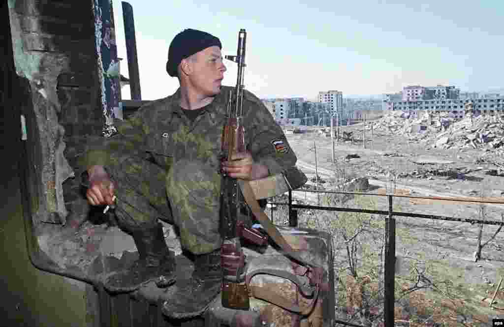 У квітні 2009 року Москва оголосила, що &laquo;контртерористична операція&raquo; в Чечні завершена. Чеченські війни, за оцінками, забрали життя від 50 до 80 тисяч людей, переважно цивільних